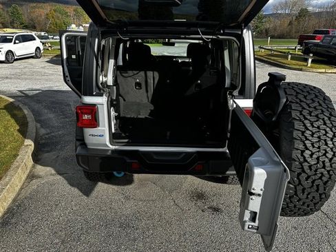 Used 2023 Jeep Wrangler Unlimited Rubicon 4xe image 13