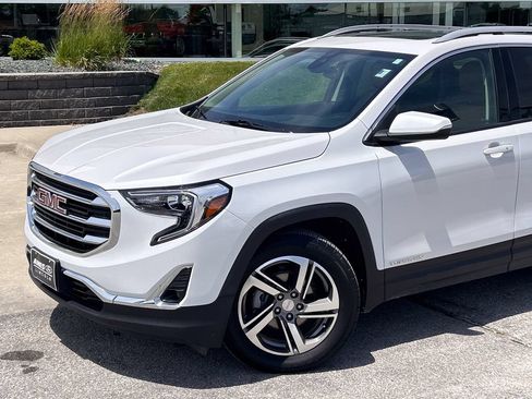 Used 2021 GMC Terrain SLT w/ Infotainment Package II AWD/4WD image 2