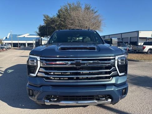 Used 2024 Chevrolet Silverado 3500 High Country w/ High Country Premium Package image 2