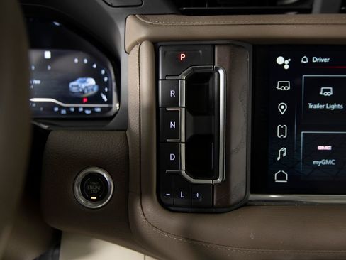Used 2023 GMC Yukon Denali AWD/4WD image 17