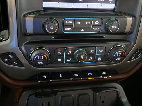 Used 2016 Chevrolet Silverado 1500 High Country w/ High Country Premium Package AWD/4WD image 22