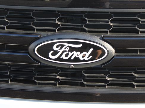 Used 2024 Ford F150 Lariat w/ FX4 Off-Road Package image 13