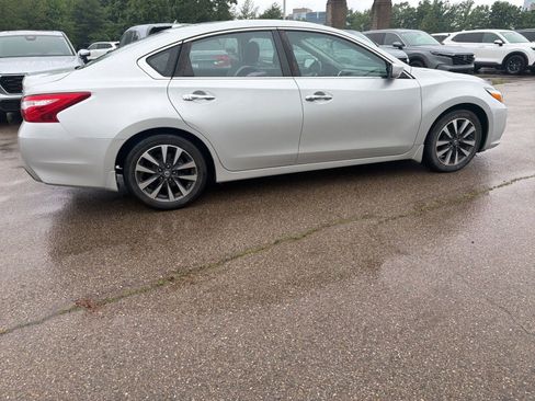 Used 2017 Nissan Altima 2.5 SV FWD image 8