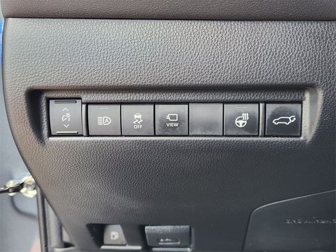 Used 2022 Toyota Venza Limited image 20