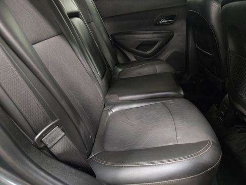 Used 2020 Chevrolet Trax LT w/ LT Convenience Package image 16