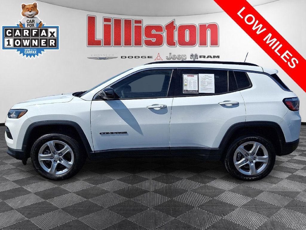 Used 2023 Jeep Compass Latitude w/ Sun and Sound Group AWD/4WD image 7