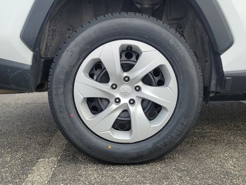 Used 2024 Toyota RAV4 LE image 5