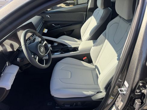 New 2025 Hyundai Elantra Limited w/ Cargo Package image 9