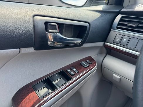 Used 2012 Toyota Camry XLE FWD image 11