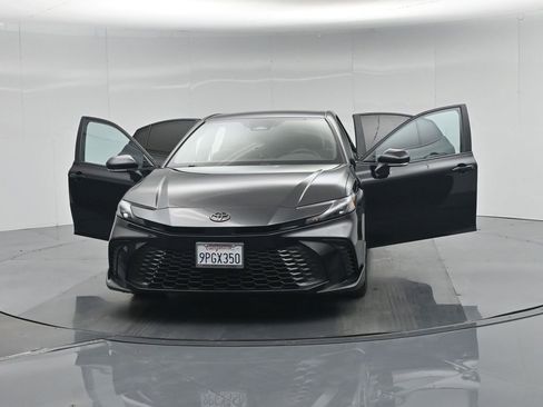 Used 2025 Toyota Camry SE w/ Convenience Package FWD image 33