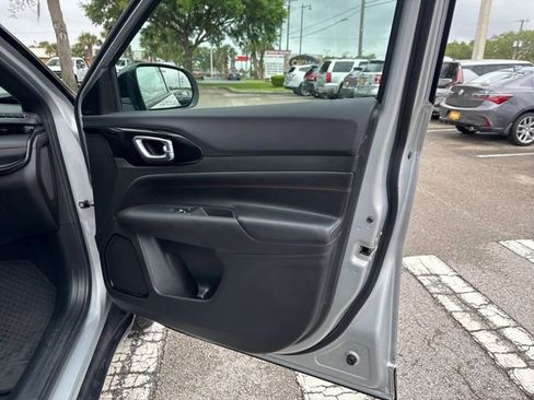 Used 2024 Jeep Compass Trailhawk image 13