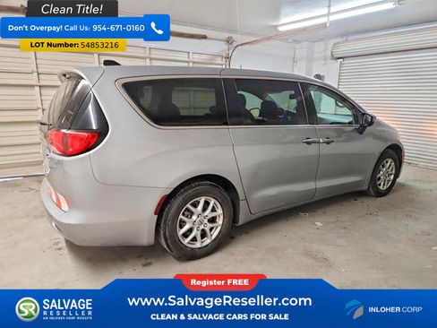 Used 2021 Chrysler Voyager LX FWD image 4