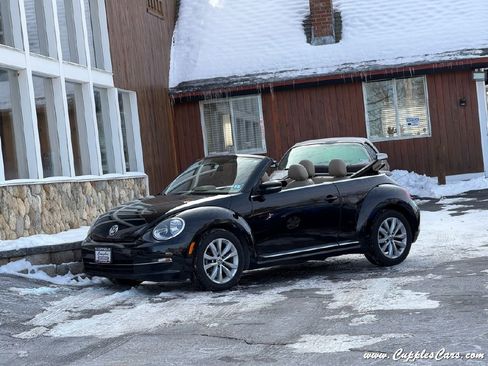 Used 2014 Volkswagen Beetle TDI image 1