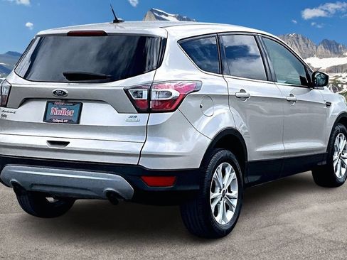 Used 2017 Ford Escape SE FWD image 2