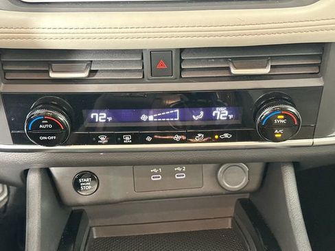 Used 2025 Nissan Rogue SV AWD/4WD image 13