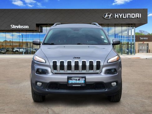 Used 2018 Jeep Cherokee Latitude Plus w/ Comfort/Convenience Group image 6