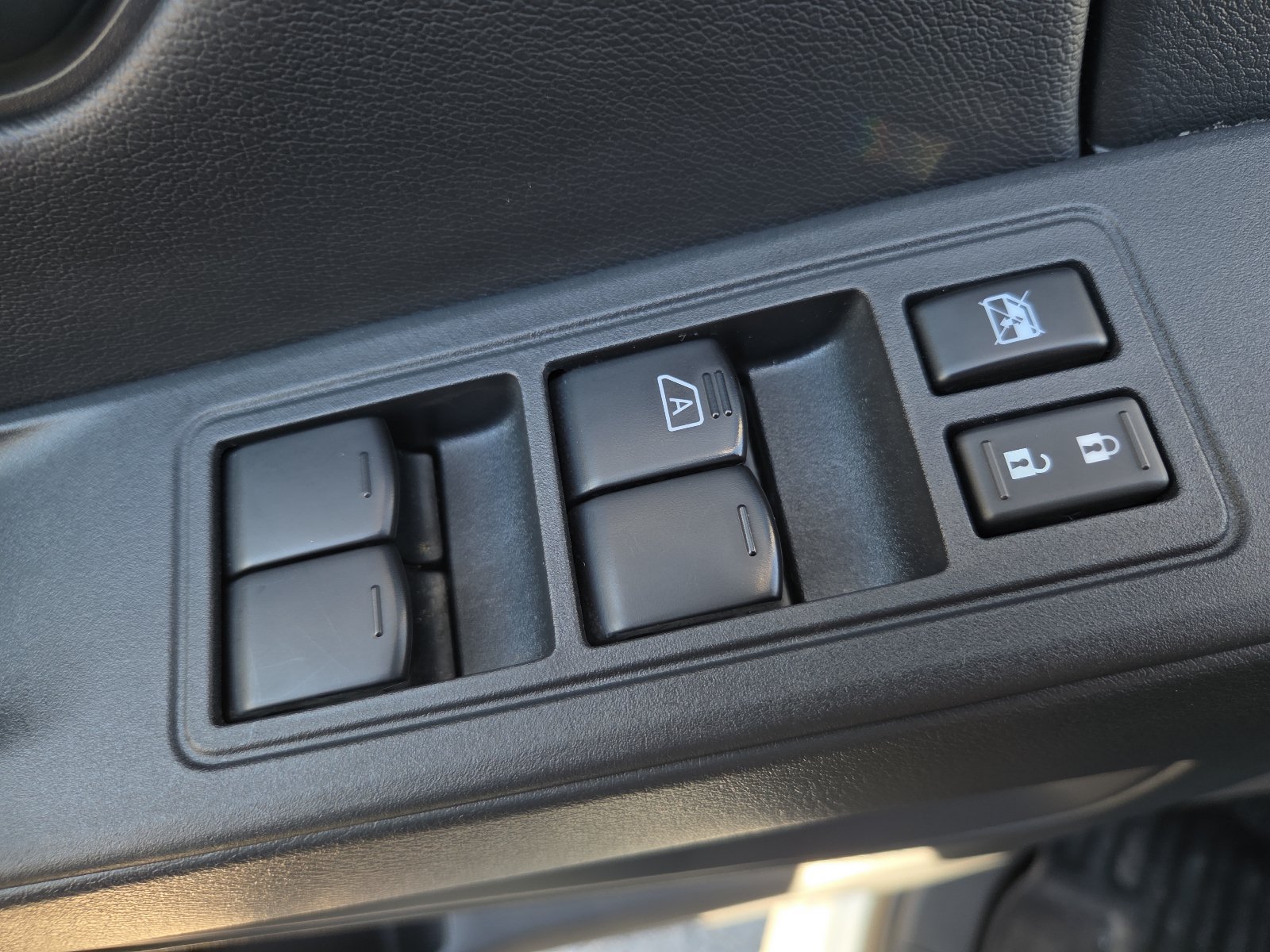 Used 2025 Nissan Frontier S w/ S Utility Package AWD/4WD image 15