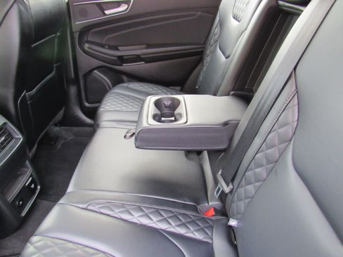 Used 2024 Ford Edge Titanium image 29