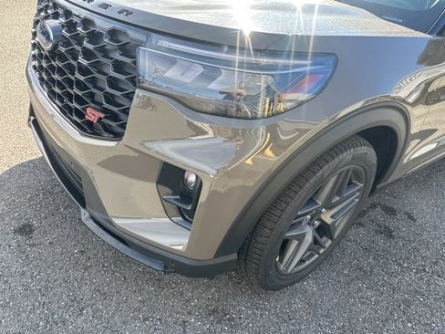 New 2026 Ford Explorer ST w/ Sun And Sound Package image 9