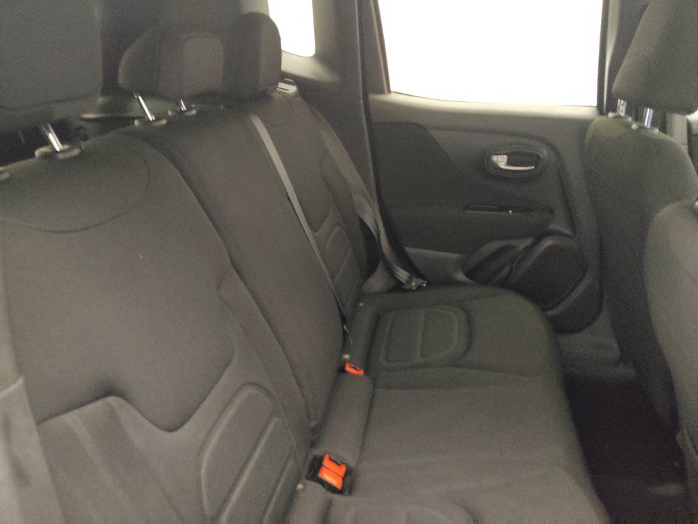 Used 2021 Jeep Renegade Latitude FWD image 19