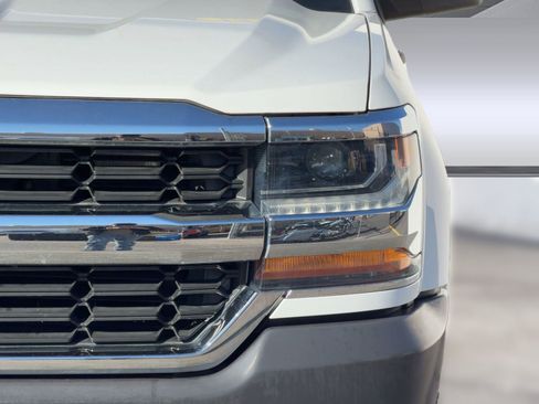 Used 2018 Chevrolet Silverado 1500 W/T w/ Trailering Package image 9