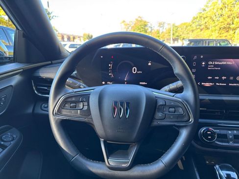 Used 2025 Buick Envista Sport Touring image 28