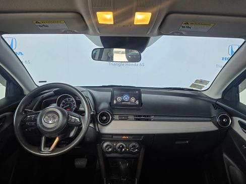 Used 2020 Toyota Yaris LE image 6