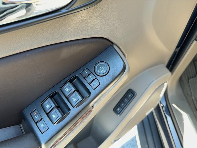 Used 2018 Chevrolet Suburban Premier AWD/4WD image 18