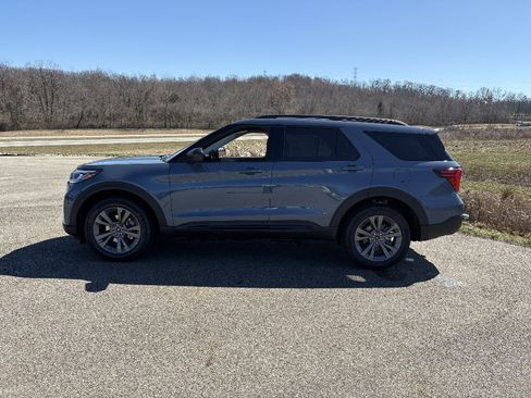 New 2026 Ford Explorer Active w/ Active Comfort Package image 2