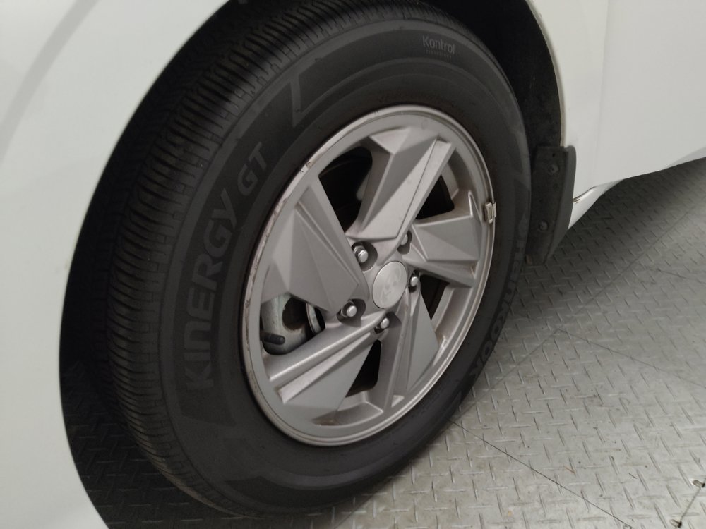 Used 2025 Hyundai Elantra SE FWD image 31