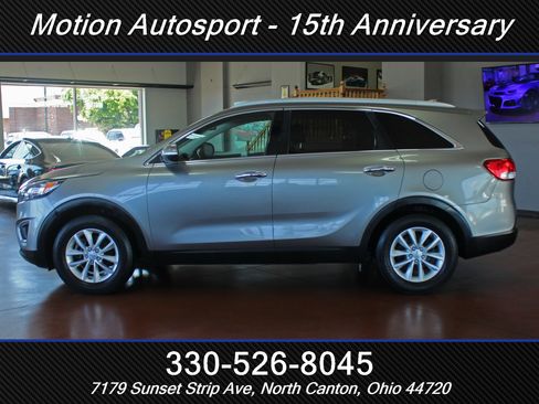 Used 2016 Kia Sorento LX w/ LX Convenience Package image 7