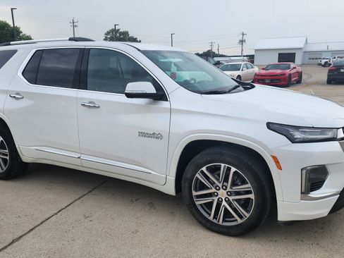 Used 2023 Chevrolet Traverse High Country AWD/4WD image 3