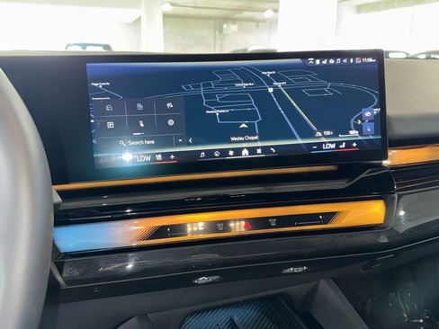 Used 2025 BMW i5 eDrive40i w/ Premium Package RWD image 27
