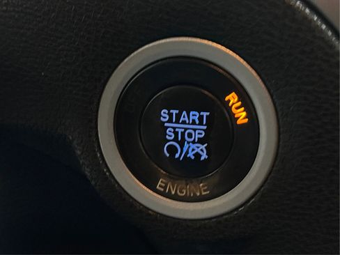 Used 2011 Chrysler 300 Limited image 39