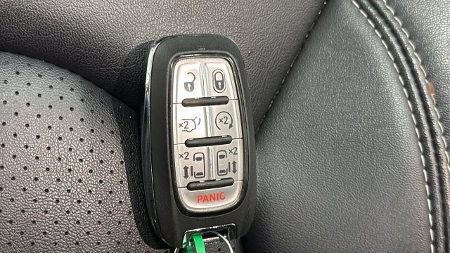 Used 2024 Chrysler Pacifica Limited FWD image 40