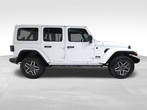 Used 2025 Jeep Wrangler Sahara image 5