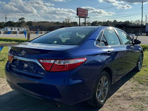 Used 2016 Toyota Camry SE w/ Moonroof Package image 9