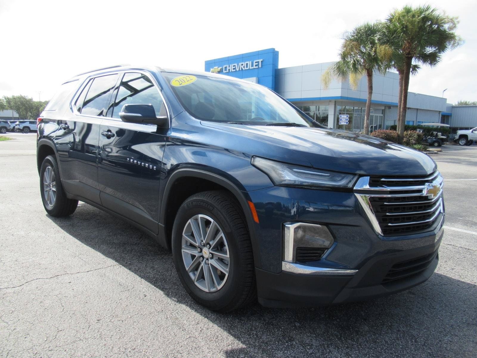 Used 2022 Chevrolet Traverse LT FWD image 4