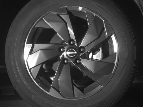 Used 2025 Nissan Rogue SV FWD image 13