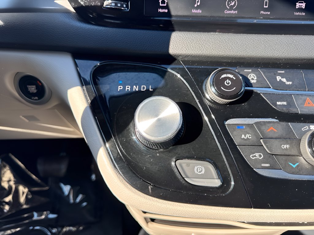 Used 2023 Chrysler Pacifica Touring-L FWD image 14