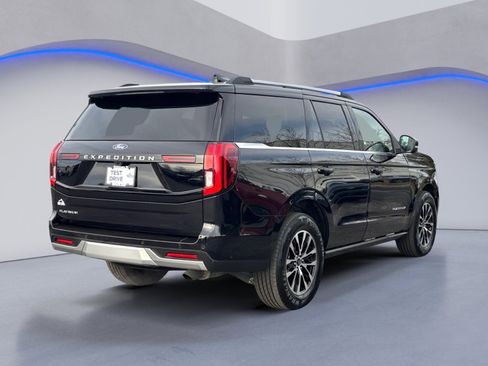 Used 2025 Ford Expedition Platinum image 9