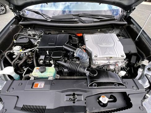 Used 2018 Mitsubishi Outlander GT image 29