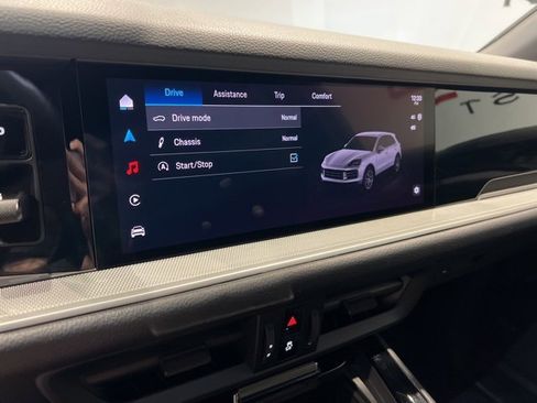 Used 2024 Porsche Cayenne image 19