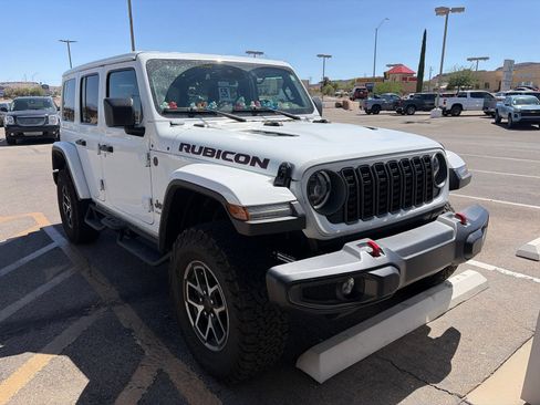 Used 2025 Jeep Wrangler Unlimited Rubicon w/ Convenience Group AWD/4WD image 2