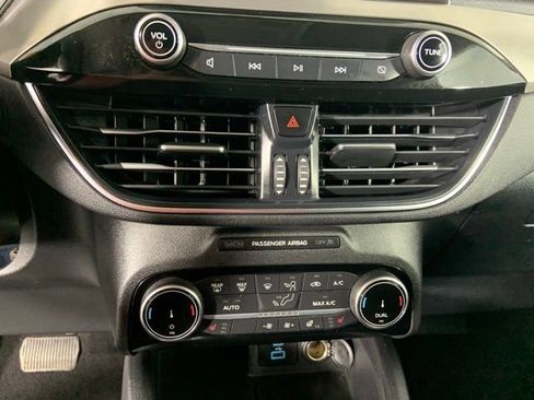 Used 2022 Ford Escape Titanium AWD/4WD image 25