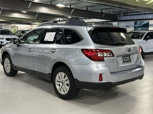 Used 2017 Subaru Outback 2.5i AWD/4WD image 6