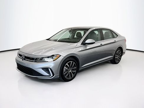 Used 2025 Volkswagen Jetta SE FWD image 3