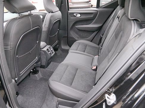 New 2026 Volvo XC40 B4 Plus w/ Climate Package image 18