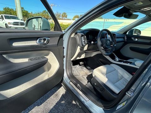 Used 2023 Volvo XC40 B5 Plus w/ Protection Package Premier image 15