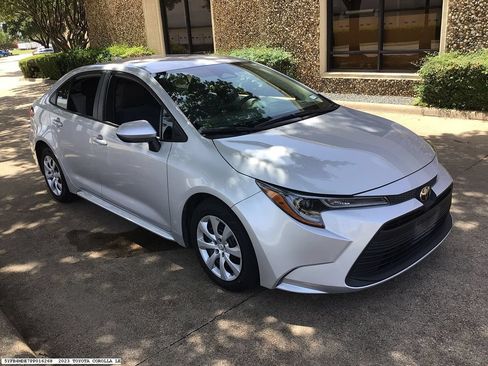Used 2023 Toyota Corolla LE FWD image 4